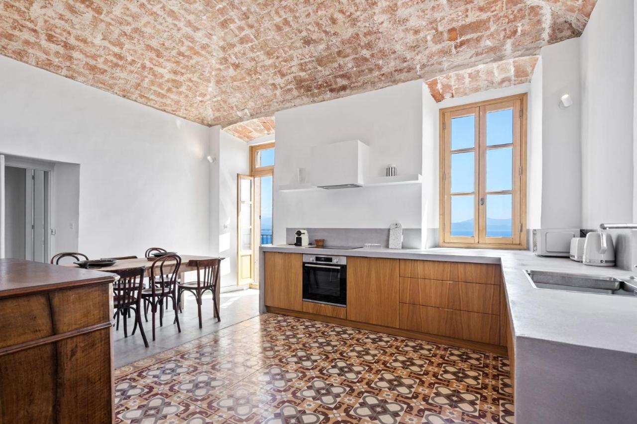 Cargèse, appartement de charme surplombant le port Extérieur photo